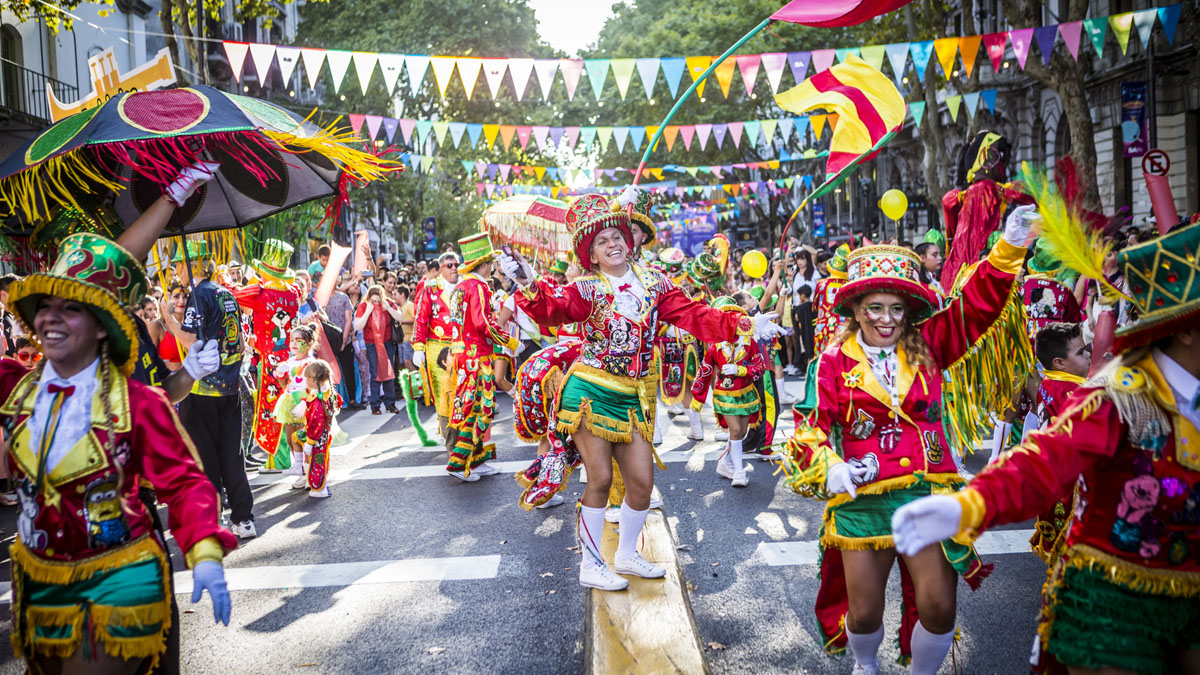 LLEGAN LOS CARNAVALES EN AV. DE MAYO