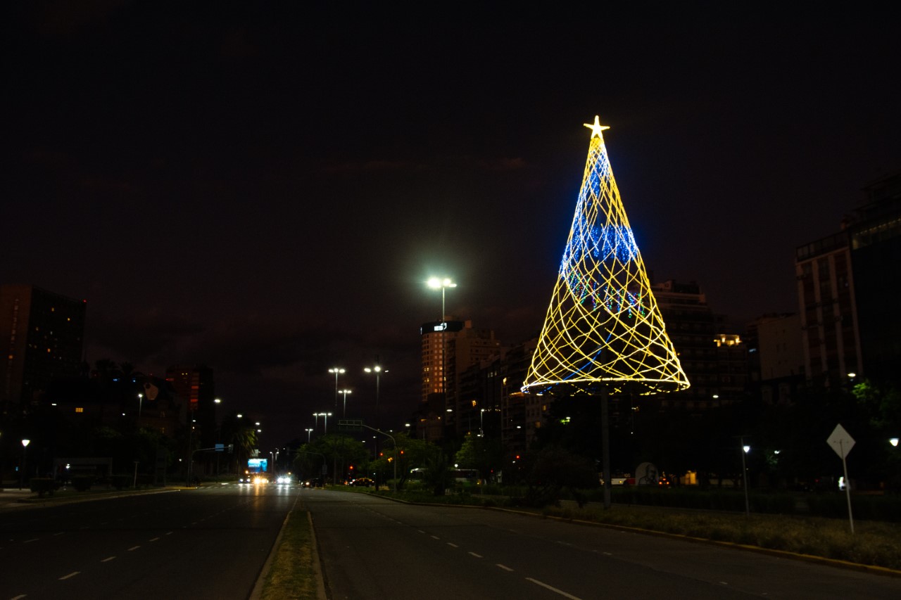 LA CIUDAD SE ILUMINÓ PARA LAS FIESTAS