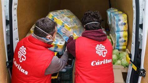 LA POLICÍA DE LA CIUDAD DONÓ MERCADERÍA A CÁRITAS