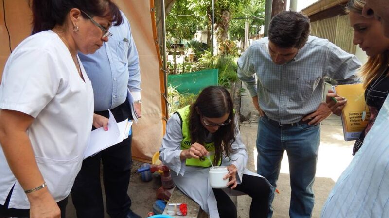 CAPACITAN A DOCENTES POR LA PROPAGACIÓN DE DENGUE