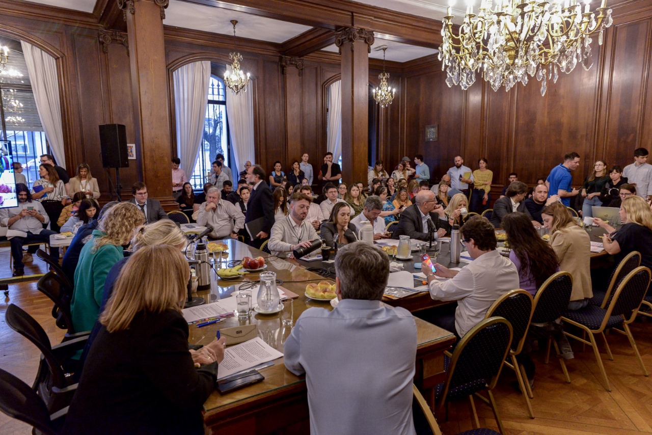 EL MINISTERIO DE EDUCACIÓN PRESENTÓ SU PRESUPUESTO EN LA LEGISLATURA