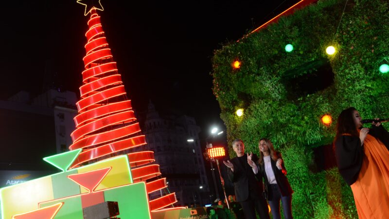 LA CIUDAD LE DIO LA BIENVENIDA A LA NAVIDAD