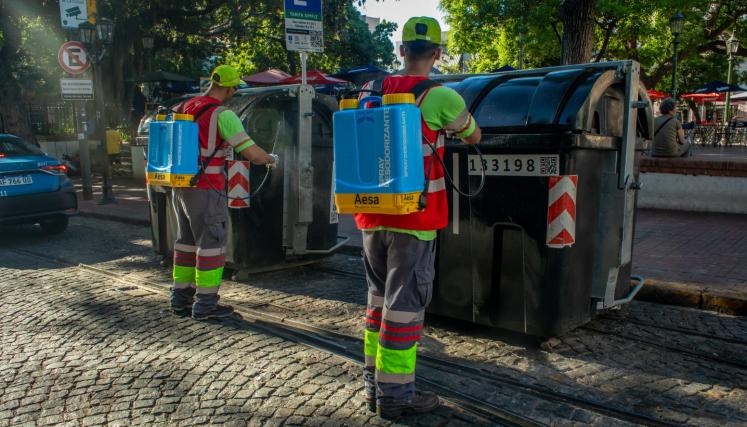 NUEVAS CUADRILLAS PARA HIGIENIZAR LOS CONTENEDORES DE BASURA