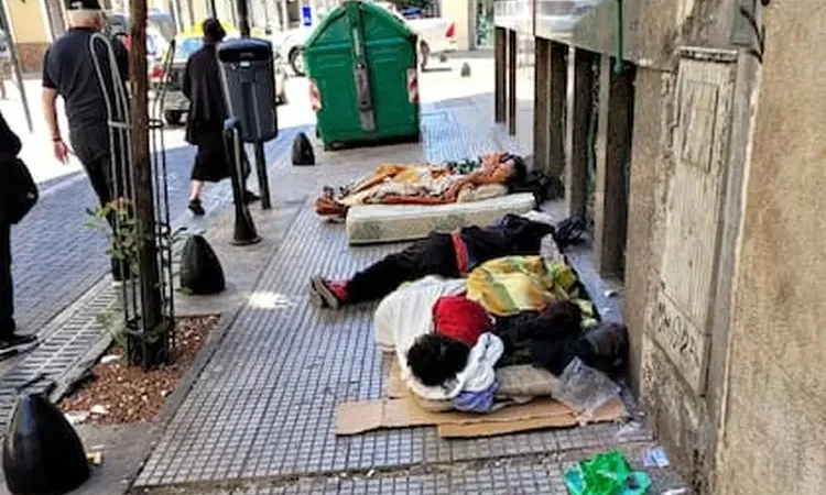 EL LEGISLADOR RAMIRO MARRA PIDIÓ LEVANTAR A LAS PERSONAS QUE DUERMEN EN LA CALLE