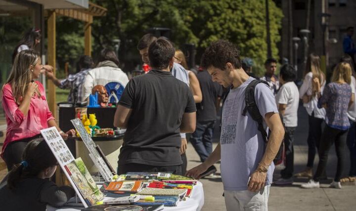 LA CIUDAD REALIZA HABILITACIONES EXPRÉS PARA DIVERSAS ACTIVIDADES COMERCIALES