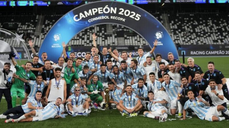 RACING CAMPEÓN DE LA RECOPA SUDAMERICANA