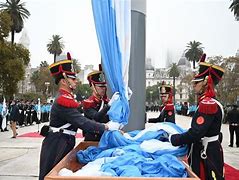 JORGE MACRI ENCABEZÓ EL IZAMIENTO DE LA BANDERA EN EL DÍA DE LA PATRIA