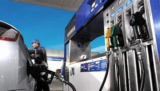 YPF BAJÓ 4% SUS NAFTAS Y HOY SE SUMARON LAS OTRAS PETROLERAS
