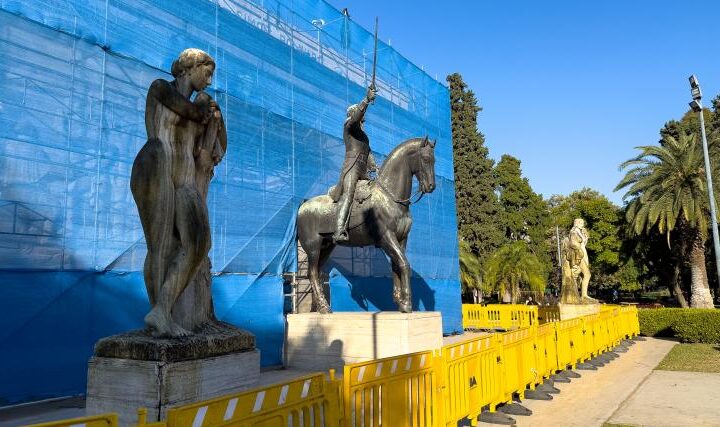 RESTAURAN EL MONUMENTO A SIMÓN BOLIVAR