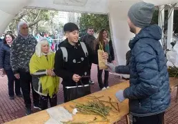 CONTUNÚA LA ENTREGA DE ESQUEJES EN EL ROSEDAL