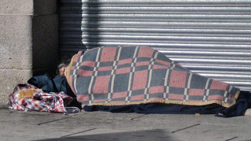 DÓNDE SE PUEDE COMER, DUCHARSE Y DORMIR SI ESTÁS EN SITUACIÓN DE CALLE