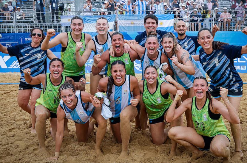 LA SELECCIÓN FEMENINA DE BEACH HANDBALL HIZO HISTORIA
