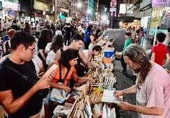 MILES DE PERSONAS COPARON LA NOCHE DE LAS LIBRERIAS