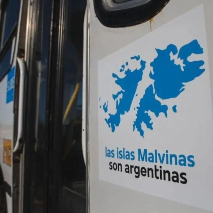 LOS COLECTIVOS DE LA CIUDAD DEBERÁN LLEVAR LA LEYENDA “LAS ISLAS MALVINAS SON ARGENTINAS”