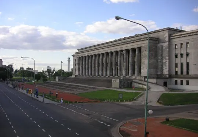 COMENZÓ LA PUESTA EN VALOR DEL CENTRO DE TRASBORDO FACULTAD DE DERECHO
