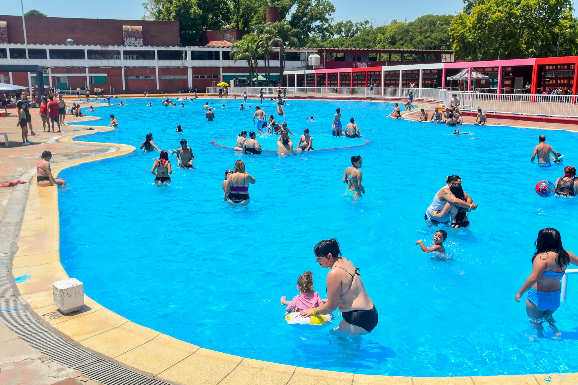DESDE HOY, LAS PILETAS DE LA CIUDAD PODRÁN DISFRUTARSE TODO EL DÍA