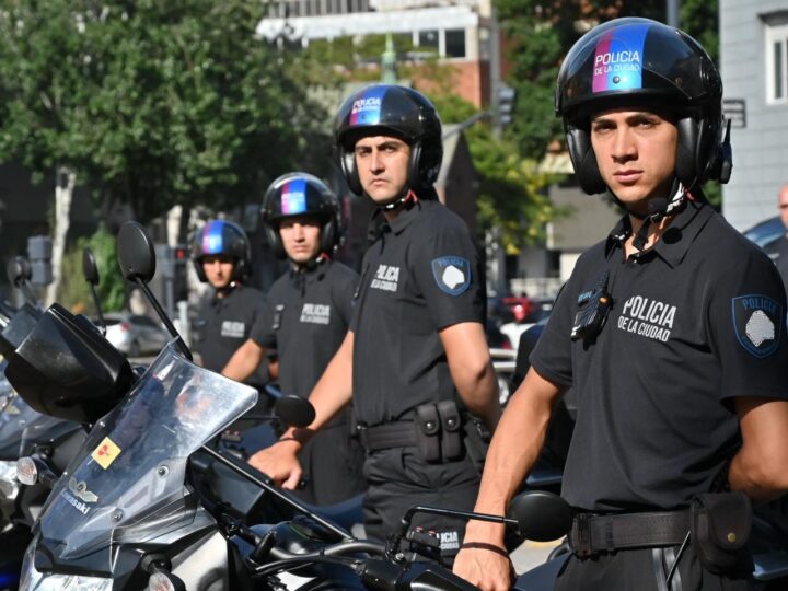 LA POLICÍA DE LA CIUDAD RENUEVA SU UNIFORME Y SU PRESENCIA TERRITORIAL