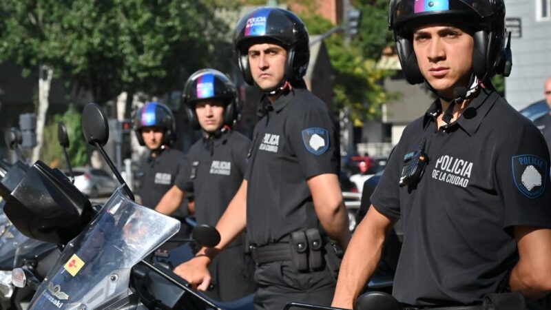 LA POLICÍA DE LA CIUDAD RENUEVA SU UNIFORME Y SU PRESENCIA TERRITORIAL