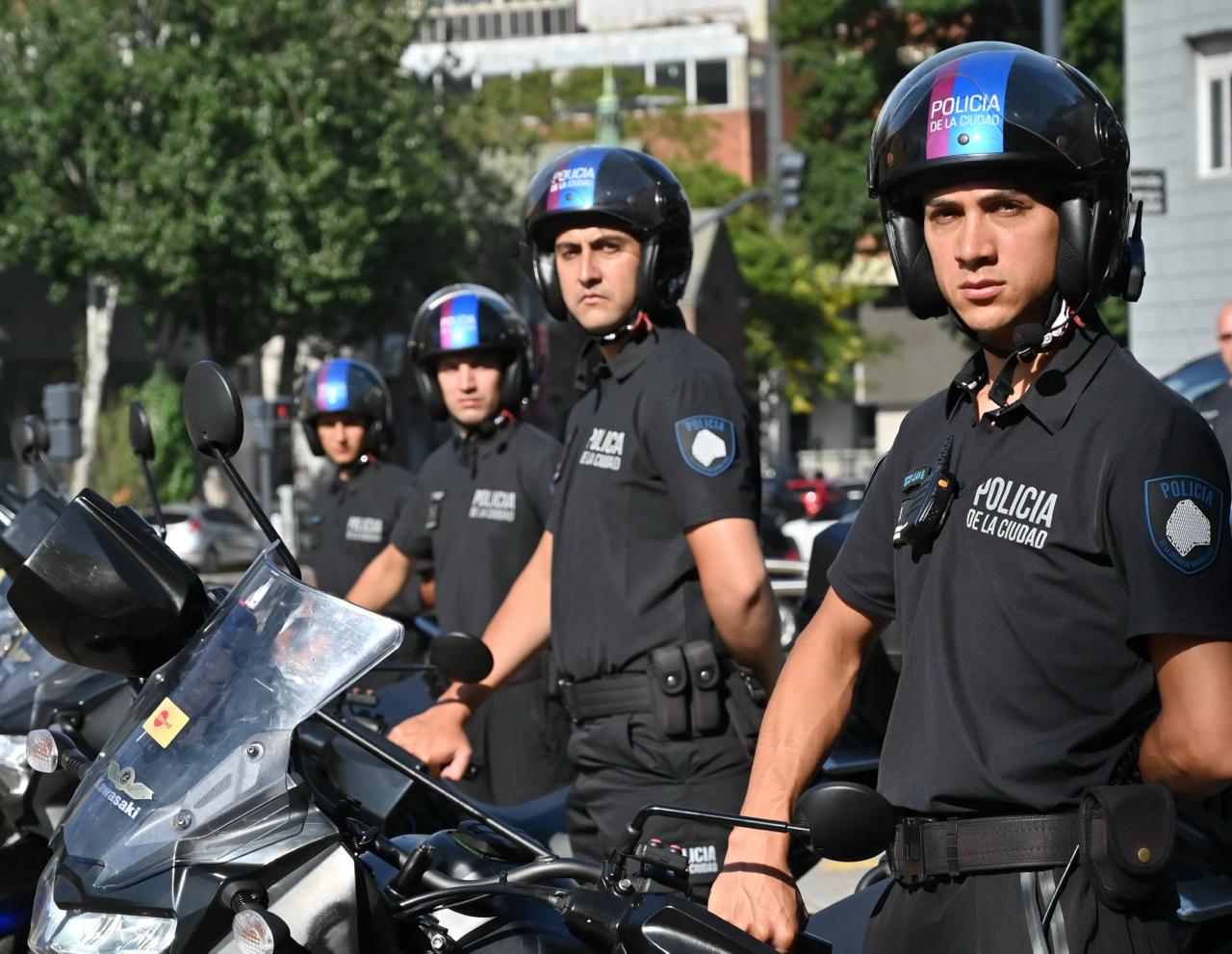LA POLICÍA DE LA CIUDAD RENUEVA SU UNIFORME Y SU PRESENCIA TERRITORIAL