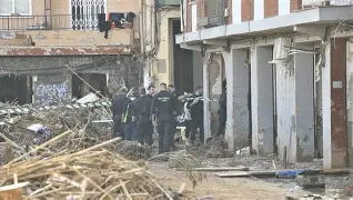 LA POLICÍA CUSTODIA LOS EDIFICIOS EVACUADOS EN EL COMPLEJO”ESTACIÓN BUENOS AIRES”