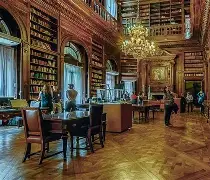 UNA DE LAS BIBLIOTECAS MÁS LINDAS E IMPORTANTES DE LA CIUDAD