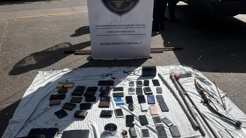 DETUVIRON EN PQUE CHACABUCO A 4 PERSONAS CON OBJETOS ROBADOS Y ARMAS BLANCAS