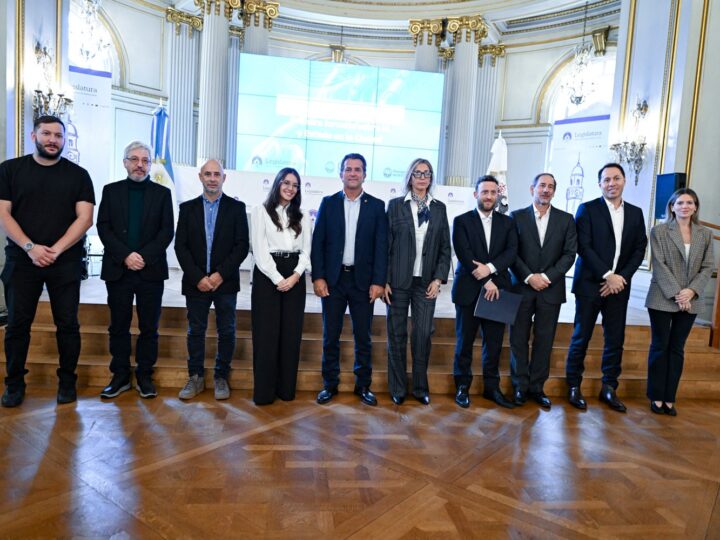 “FUTURO EN MARCHA” REUNIÓ A REFERENTES DE LOS TRES PODERES DE LA CIUDAD EN LA PRIMERA JORNADA SOBRE IA Y ESTADO