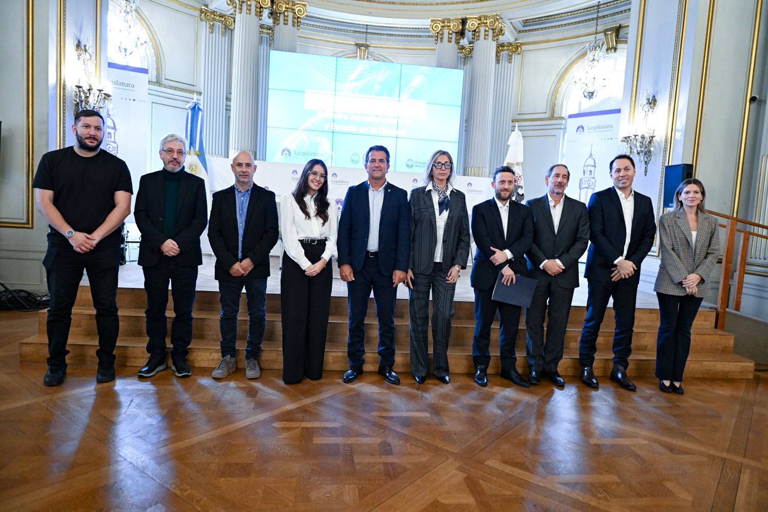 “FUTURO EN MARCHA” REUNIÓ A REFERENTES DE LOS TRES PODERES DE LA CIUDAD EN LA PRIMERA JORNADA SOBRE IA Y ESTADO