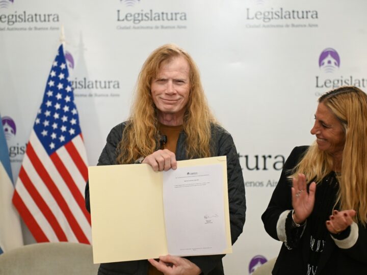 EL LÍDER DE LA BANDA “MEGADETH” FUE CONDECORADO EN LA LEGISLATURA