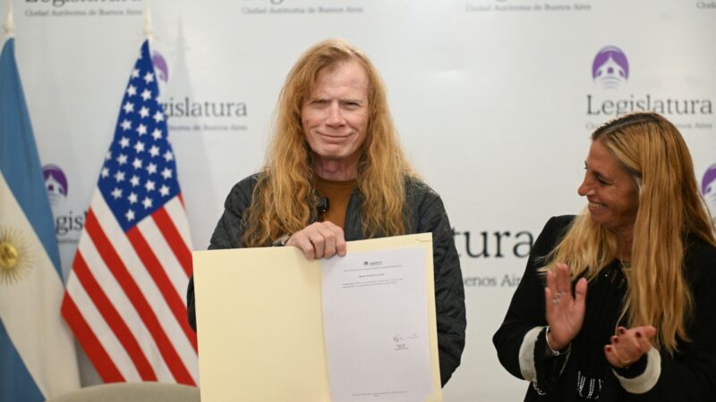 EL LÍDER DE LA BANDA “MEGADETH” FUE CONDECORADO EN LA LEGISLATURA