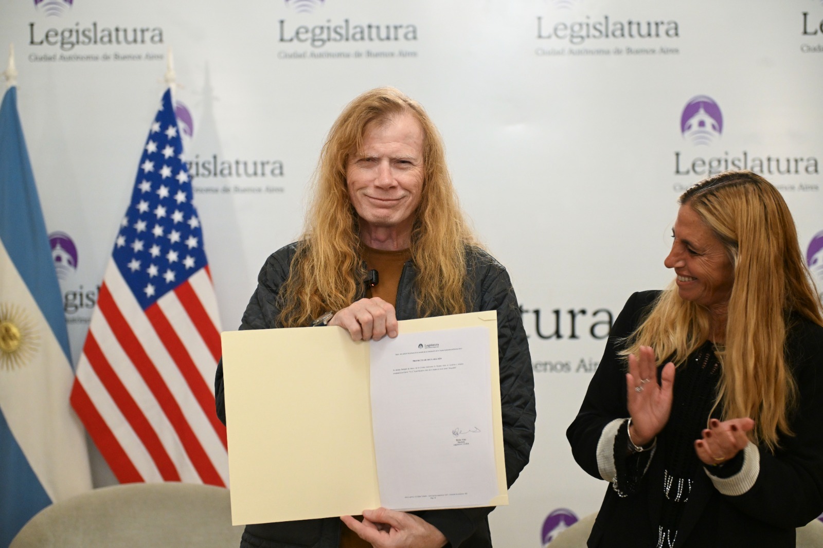 EL LÍDER DE LA BANDA “MEGADETH” FUE CONDECORADO EN LA LEGISLATURA
