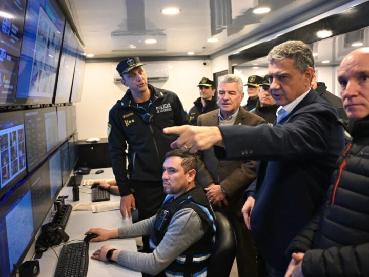 “MAREA AZUL”: MÁS DE 1.100 AGENTES EN CENTROS DE TRASBORDO Y AUTOPISTAS