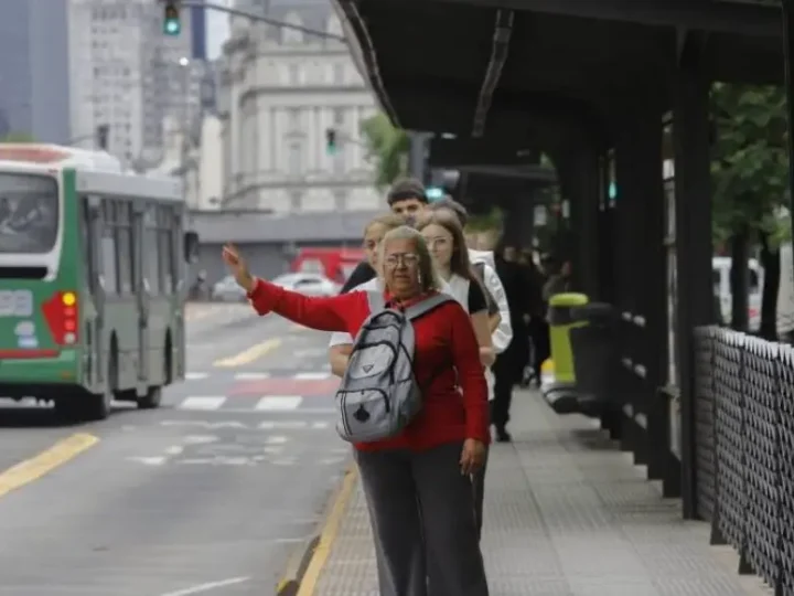 TRANSPORTES PÚBLICOS DEBERÁN GARANTIZAR NIVELES MÍNIMOS DE SERVICIOS ANTE MEDIDAS DE FUERZA GREMIALES