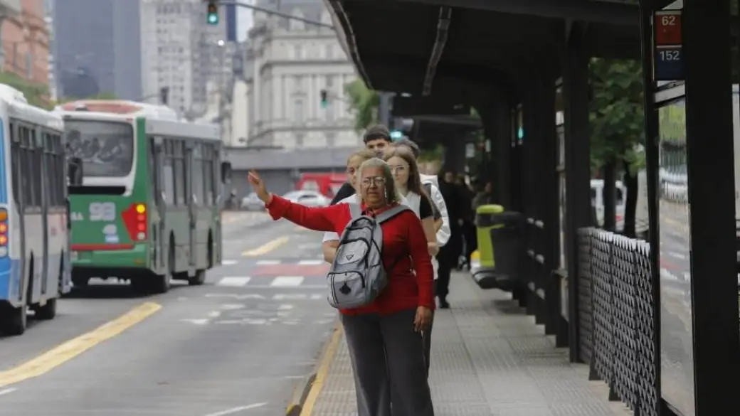 TRANSPORTES PÚBLICOS DEBERÁN GARANTIZAR NIVELES MÍNIMOS DE SERVICIOS ANTE MEDIDAS DE FUERZA GREMIALES