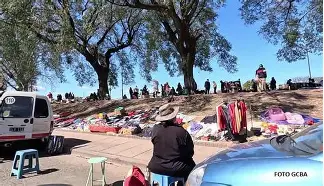 DESALOJO DE MANTEROS EN PARQUE ALBERTI