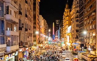 COLOCAN NUEVA LUMINARIA PARA EDIFICIOS Y MONUMENTOS PORTEÑOS