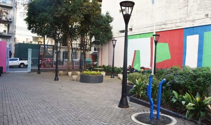 SE RENOVÓ POR COMPLETO LA PLAZOLETA PICHÓN RIVIERE