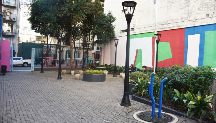 SE RENOVÓ POR COMPLETO LA PLAZOLETA PICHÓN RIVIERE