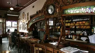 SE ESTRENA UNA SERIE DOCUMENTAL SOBRE LAS HISTORIAS DE LOS BARES NOTABLES