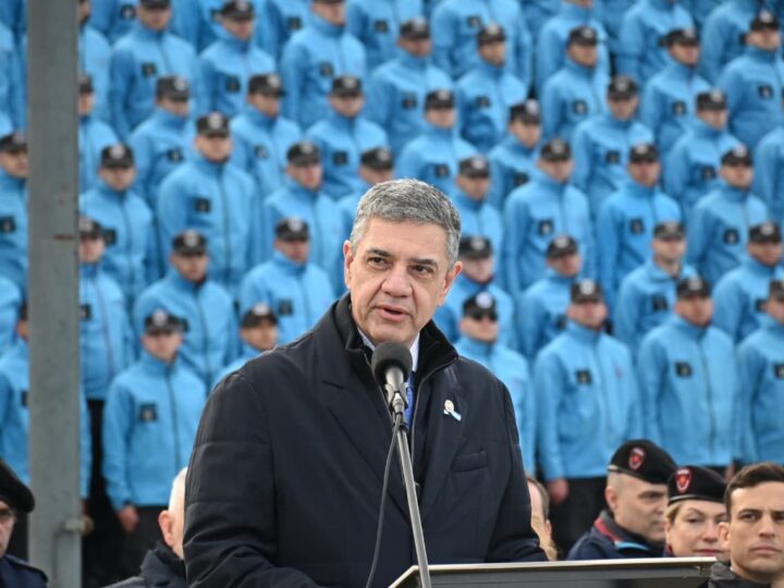 JORGE MACRI RECONOCIÓ A LOS MEJORES CADETES DE LA POLICÍA DE LA CIUDAD