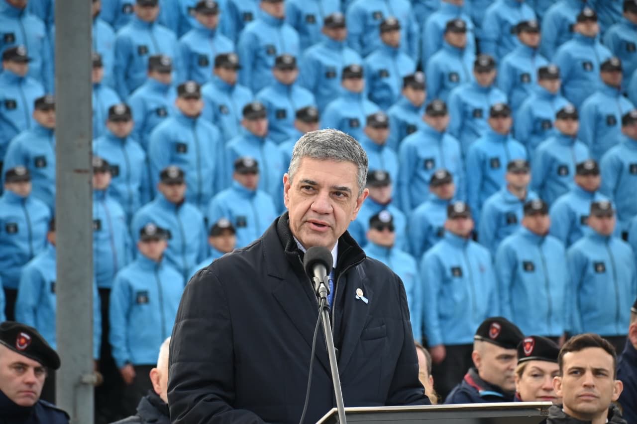 JORGE MACRI RECONOCIÓ A LOS MEJORES CADETES DE LA POLICÍA DE LA CIUDAD