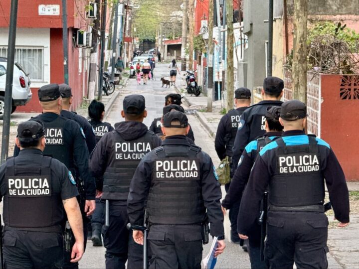 MEGAOPERATIVO DE SEGURIDAD EN BARRIO PORTEÑOS