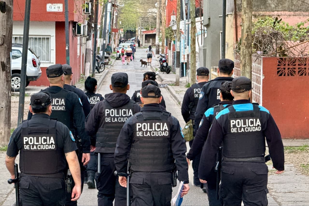 MEGAOPERATIVO DE SEGURIDAD EN BARRIO PORTEÑOS