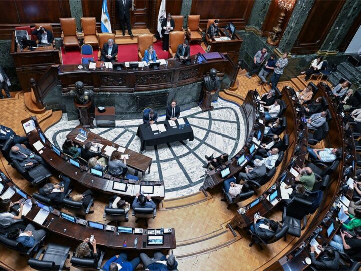 LEGISLATURA: FAMILIAS EN CONTRA DE LA JORNADA COMPLETA FUERON RECIBIDOS POR LA COMISIÓN DE EDUCACIÓN