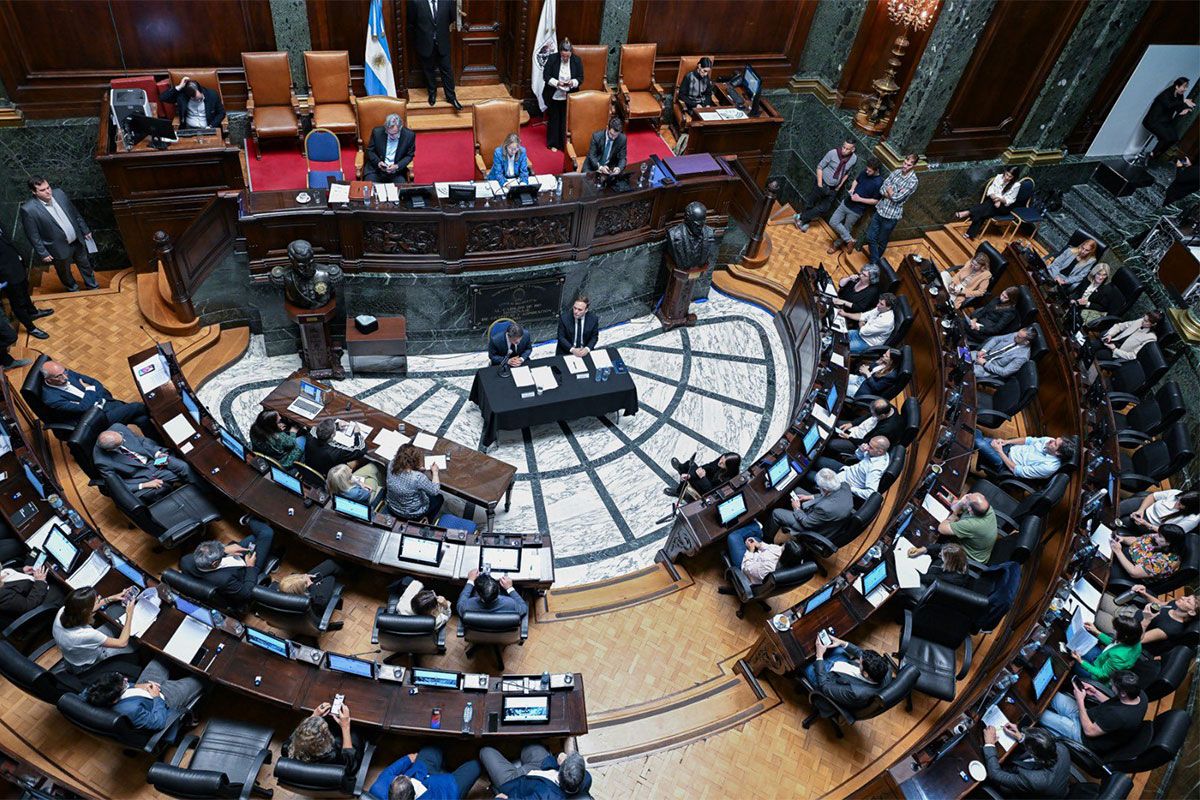 LEGISLATURA: FAMILIAS EN CONTRA DE LA JORNADA COMPLETA FUERON RECIBIDOS POR LA COMISIÓN DE EDUCACIÓN